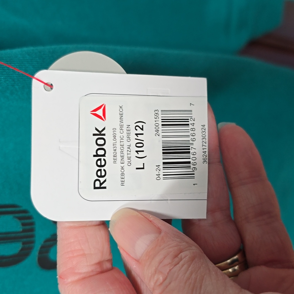 NWT. Kid's Unisex Reebox Sweatshirt.  Size 10/12 - Picture 5 of 6